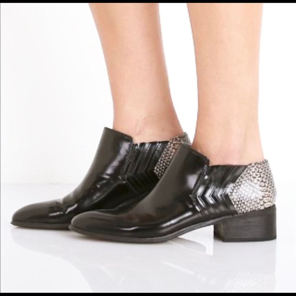 Dolce Vita Verily bootie size 9 1/2